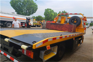 盈江附近拖车电话号码服务